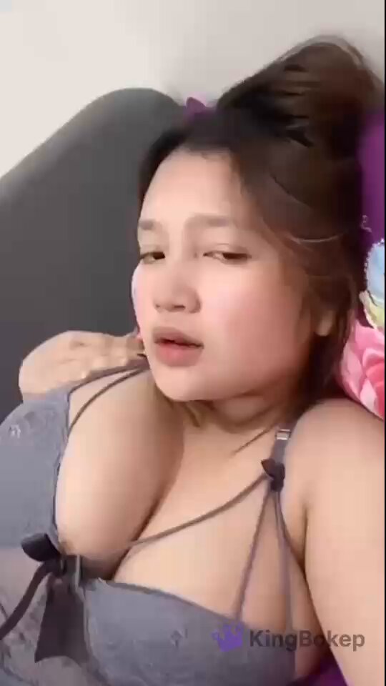 ekspresi wajah nya bikin sange banget