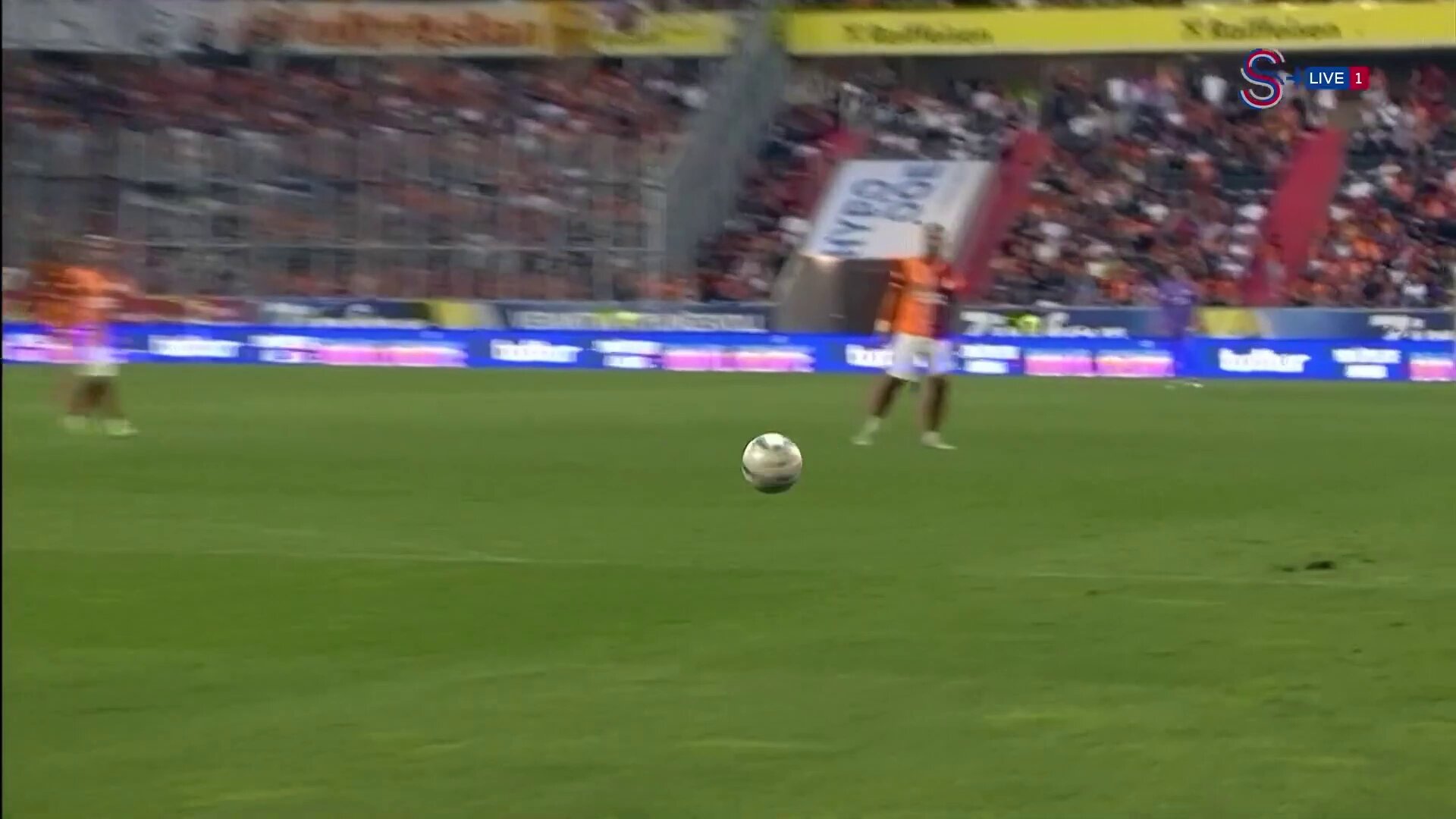 Yusuf’un şık ortasında Arda Ünyay harika bir kafa vuruşu yaparak Galatasaray formasıyla ilk golüne imza atıyor! 👏