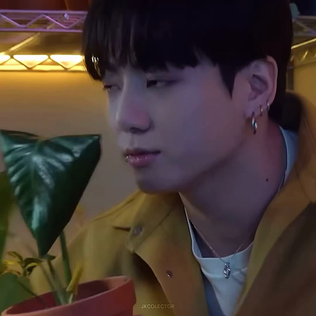 정국 's Kuls⁷ IS SEEING JIN!💜 on X: 