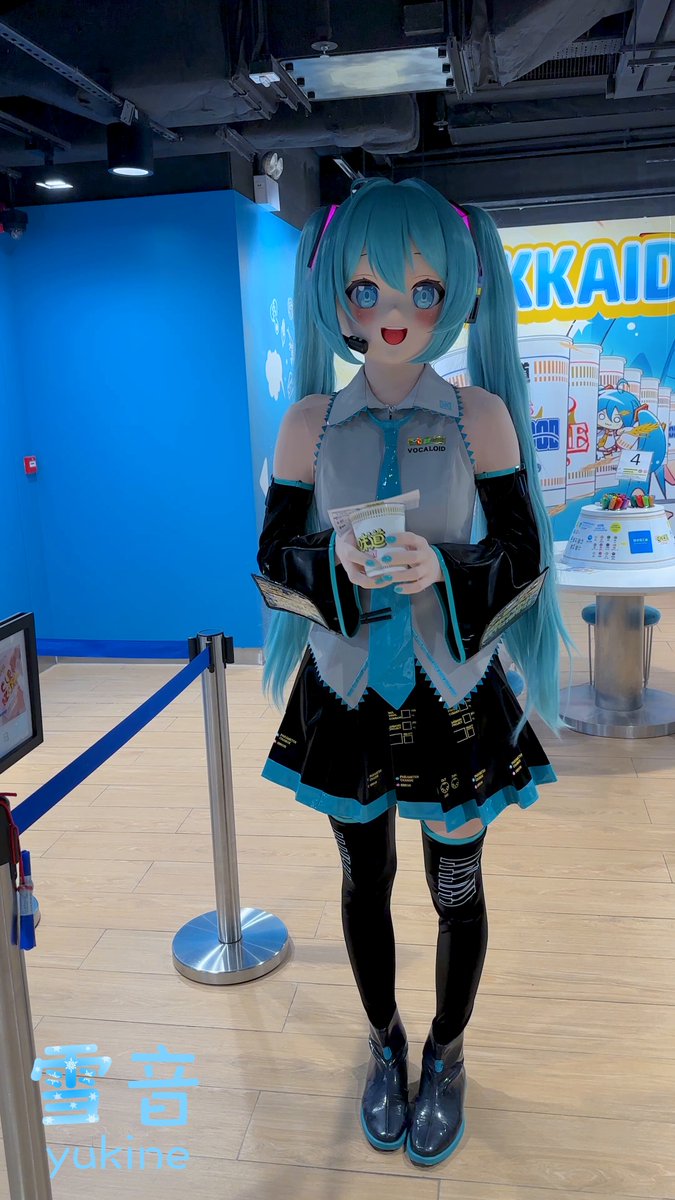 看着杯麵製作完整過程 📷: @vfomax #着ぐるみ #kigurumi #初音ミク