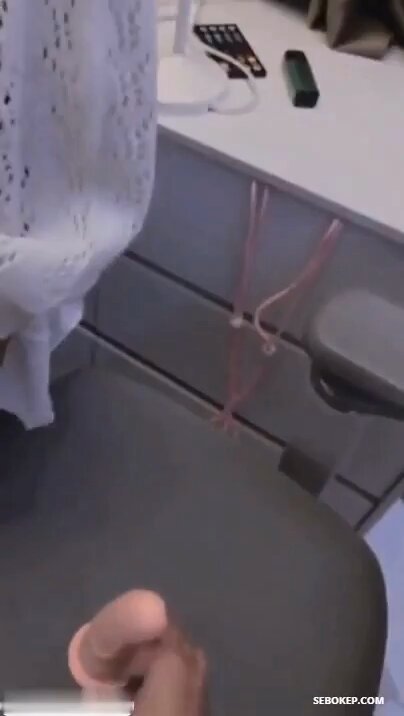 numpahin pejuh di toket ayang