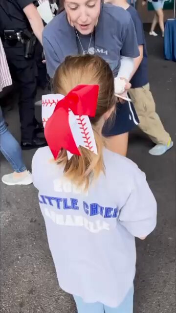 Little Chief Annabelle threw out the first pitch at the Rainiers game! After her pitch, she spotted a very special fan sitting behind home plate, her 2nd-grade teacher! Thank you, @RainiersLand.  It was truly a day to remember. ⚾️
#tacomapd #gritcitycops #WSCJTC #tacomarainiers 