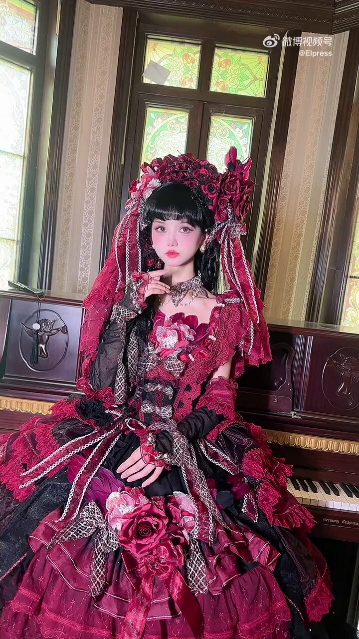 「希少な薔薇を生かしたリース♡」アシンメトリーのデザインです a4b803c92875bfa9610e7343749e42