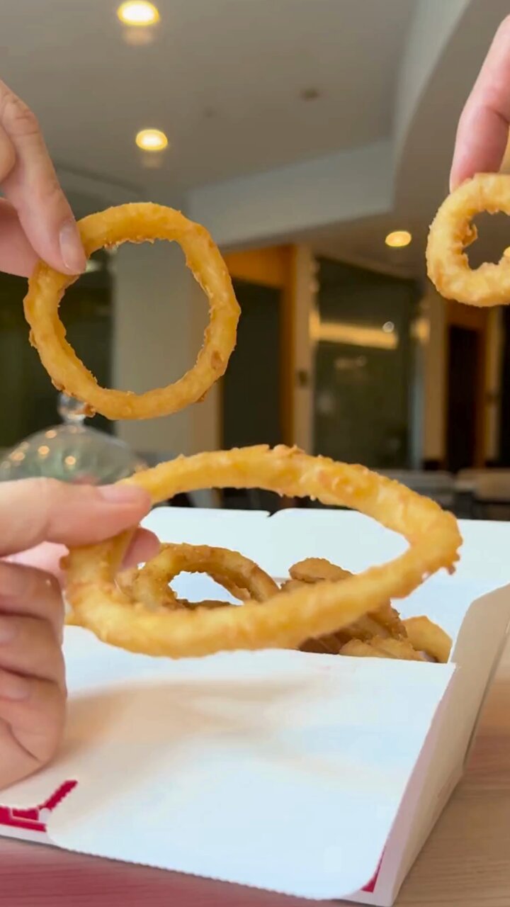 モスバーガー×Man④ モスチーズバーガー | ハンバーガー | モスバーガー公式サイト