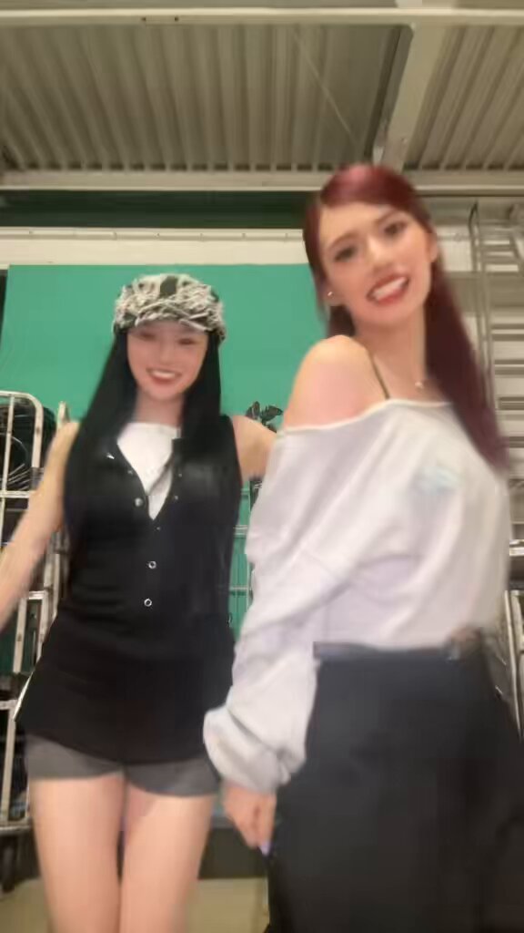iscream様 Girls²×iScream - D.N.A. (Music Video) - YouTube