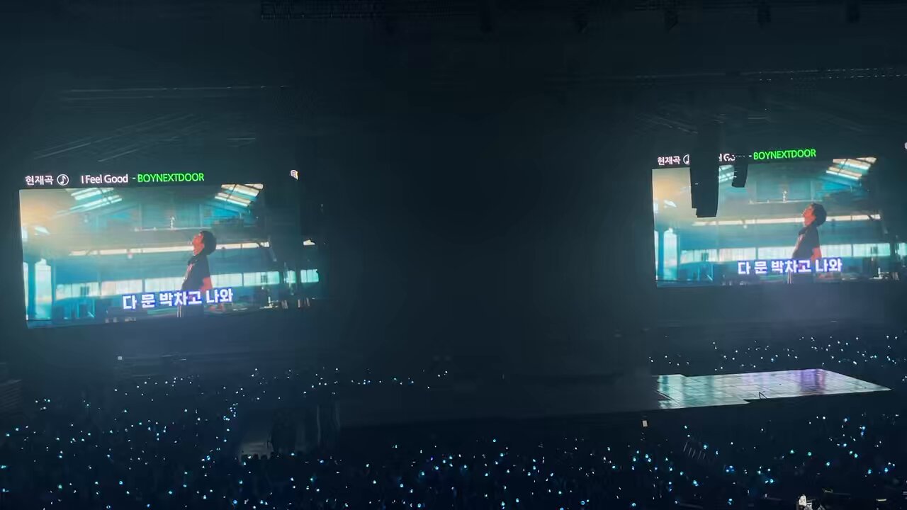 ハッピー⭐️ ウィッティバニーワッペンナッピングフーディージップアップ