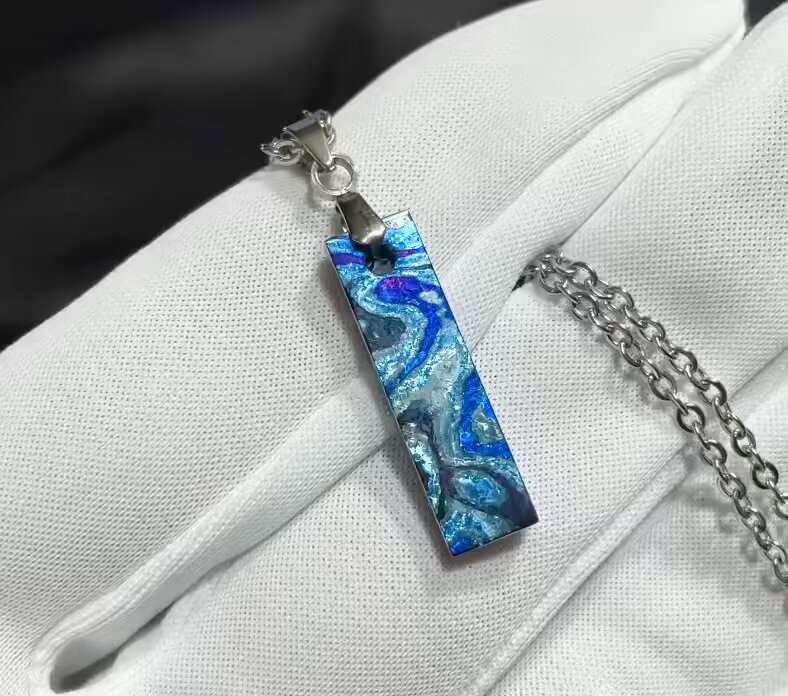 アクセサリー sk Hizm/SK accessory/札形ﾍﾟﾝﾀﾞﾝﾄS 燦然彼岸花 黒銀ピアノブラック