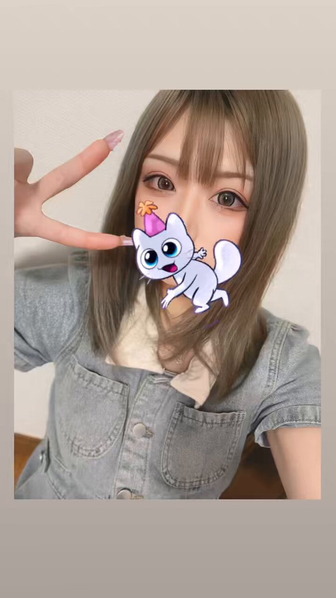 るる It's normal, girl with multiple ootd's while the boy