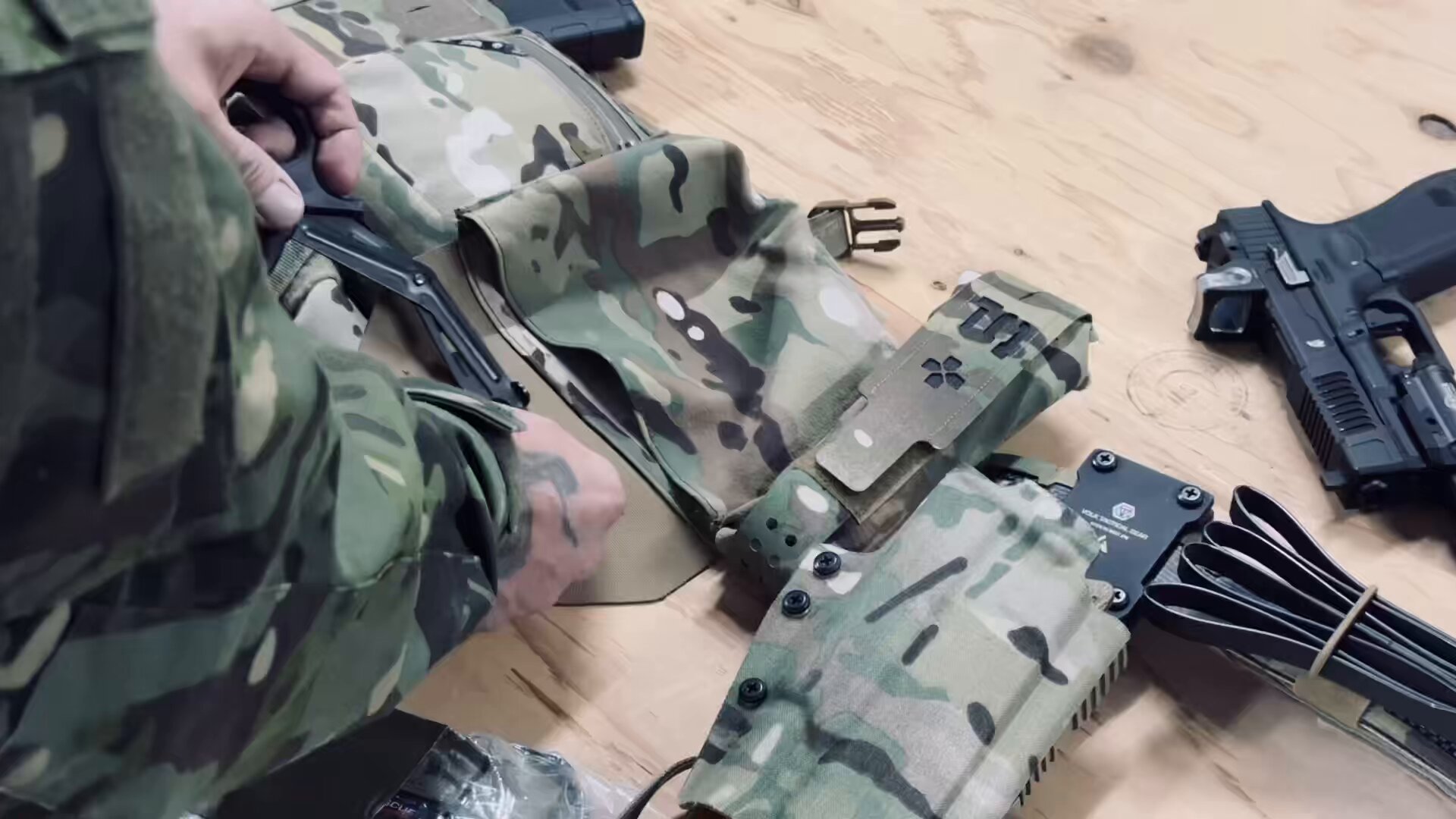 個人装備 VOLK TACTICAL GEAR MedicPouch-V3 MEDIC POUCH V3 – Japan Made Military Gear – VOLK TACTICAL GEAR
