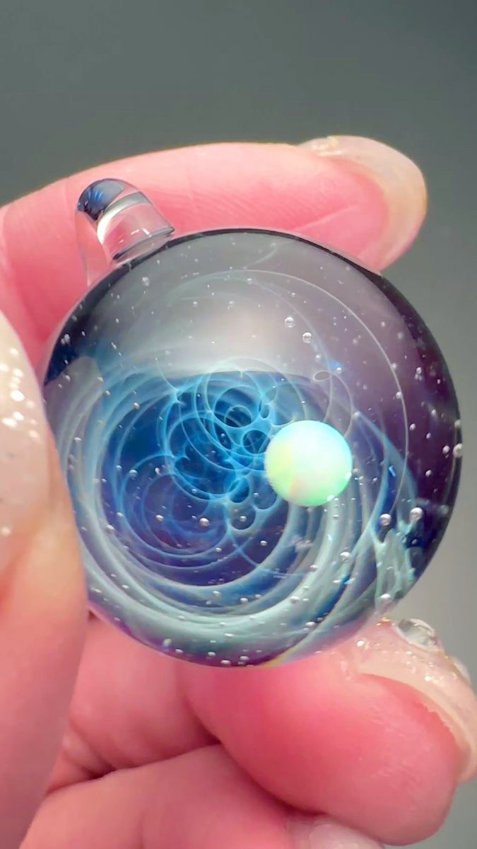 凄く綺麗なグリーンのオパールの入った宇宙ガラス。 in space」 宇宙 ガラス | S.J.B.works