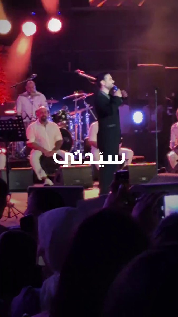 ناصيف زيتون من قرطاج: ادعولنا نرجع السنة الجاية ومعانا ولادنا! #مهرجان_قرطاج_الدولي 