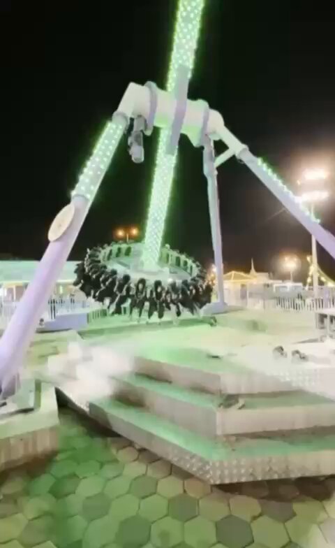 فيديو | سقوط لعبة كهربائية في منتزه ترفيهي بمنطقة الهدا في #الطائف 