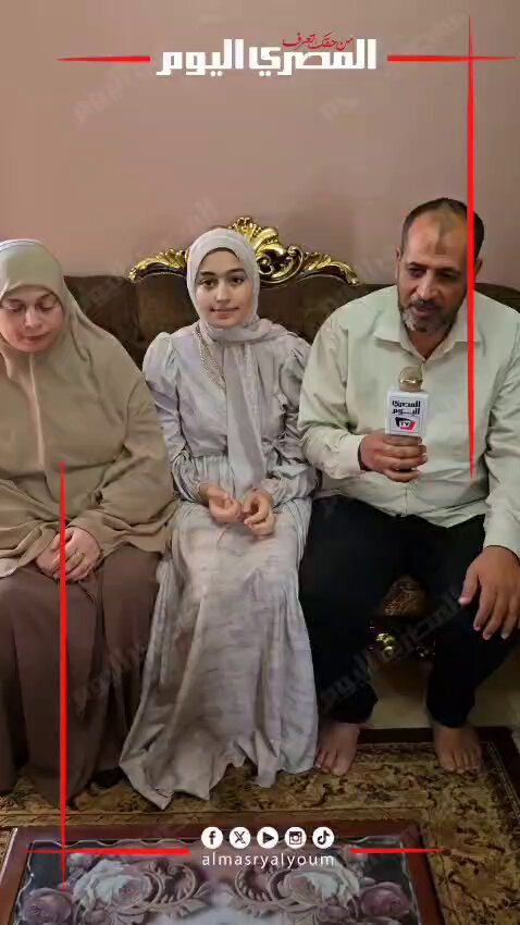 التظلمات دخلتها ترتيب الاوائل.. أسرة بدر طالبة الشهادة الاعدادية في دمياط: ربنا جبر خاطرنا. تصوير : تيسير حسن 