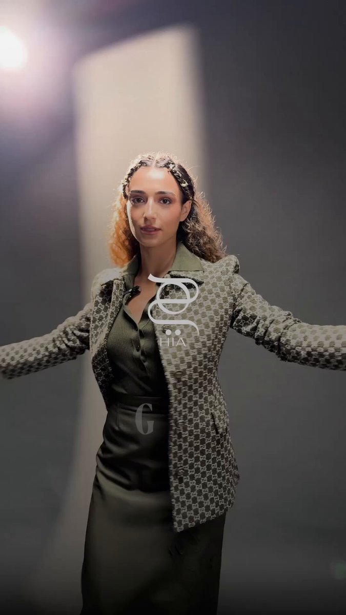 ضمن جلسة تصوير عدد يوليو أغسطس لهذا العام من مجلة "هي"، خاضت الفنّانة شانا تحدّي الموضة المسلّي Fashion Core، حيث عرضنا عليها صورًا لإطلالات نجمات وطلبنا منها أن تخمّن نمط كلّ ستايل بحسب صيحات الcore المختلفة. من Fairycore الحالمة إلى Normcore البسيطة، مرورًا بأنماط تعبّر عن شخصيّات متنوّعة، قدّمت شانا تحليلاتها بطريقتها المرحة والمميّزة.. وأنتِ، أي ستايل يعبّر عن شخصيّتكِ أكثر؟. للمزيد زوروا الرابط #مجلة_هي 