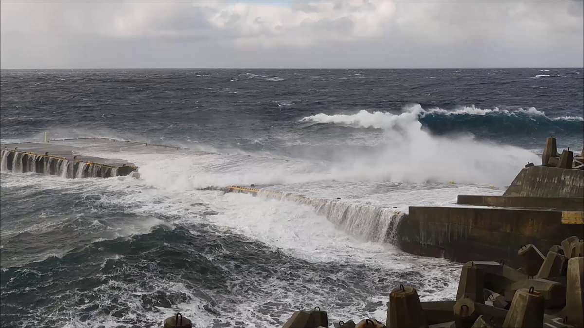【初版・レア本】　ヘリコミが飛ぶ　東京の小離島 利島・御蔵島・青ヶ島 初版・レア本】 ヘリコミが飛ぶ 東京の小離島 利島・御蔵島・青ヶ島