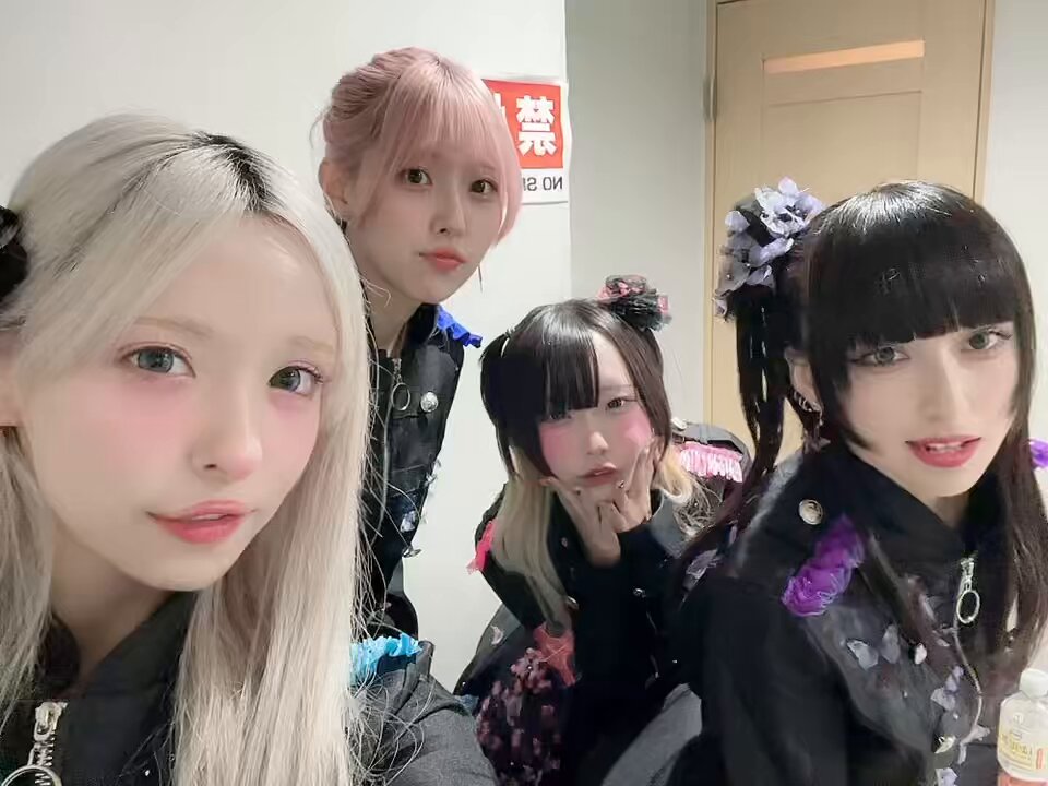 TOKYOてふてふ 神狩こはく世會 チェキ 神狩こはく世會 (@tftf_k_sekai) / X