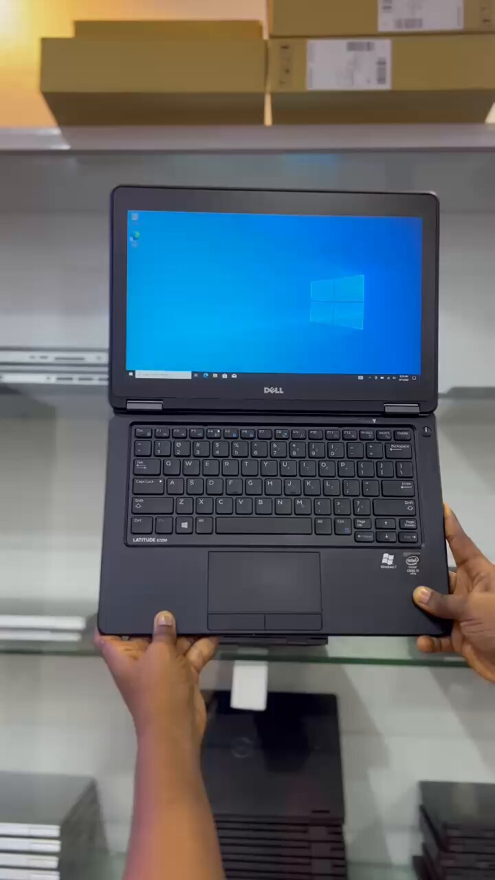 DELL E7250/i7/SSD/タッチパネル/付属完備 71N2w+FaRUS._UF894,1000_QL80_.jpg