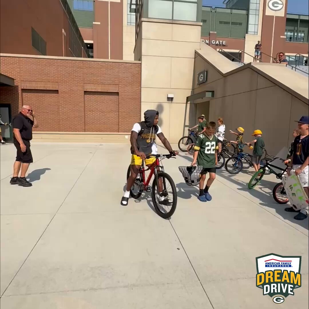 Wouldn't be a birthday without the song @amfam