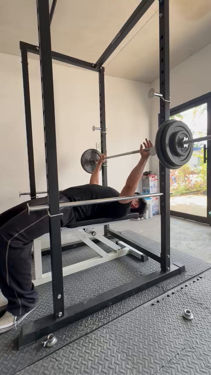 25日まで福岡引き取り限定　ベンチプレス　プレート145kg チンニング 足上げベンチプレス150kg‼️ 最近は手幅を狭めてナローで行っ