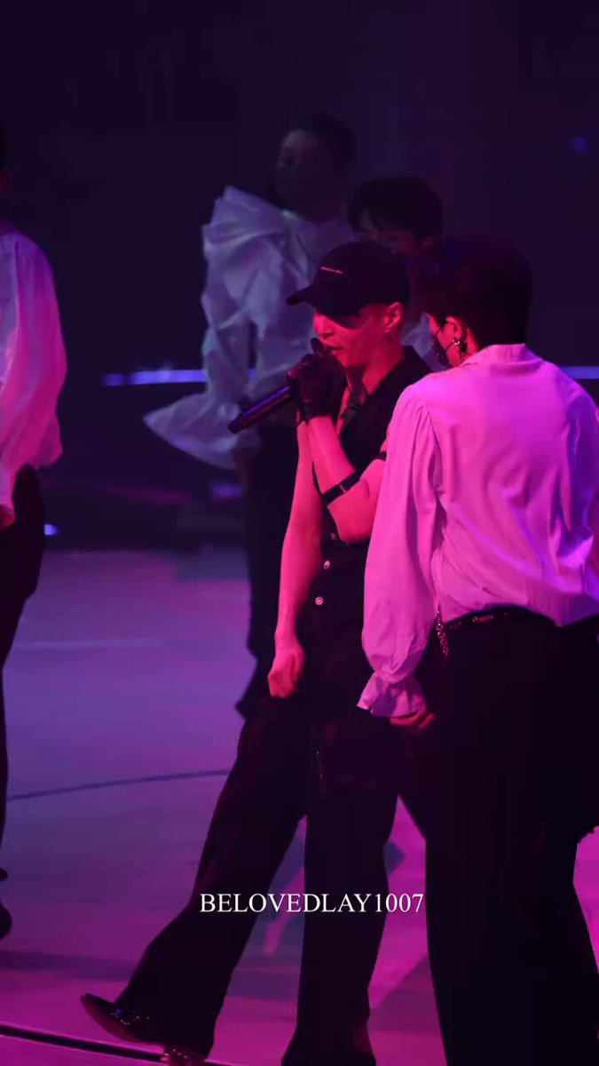 兴🐚Forever💜layzhang on X: 