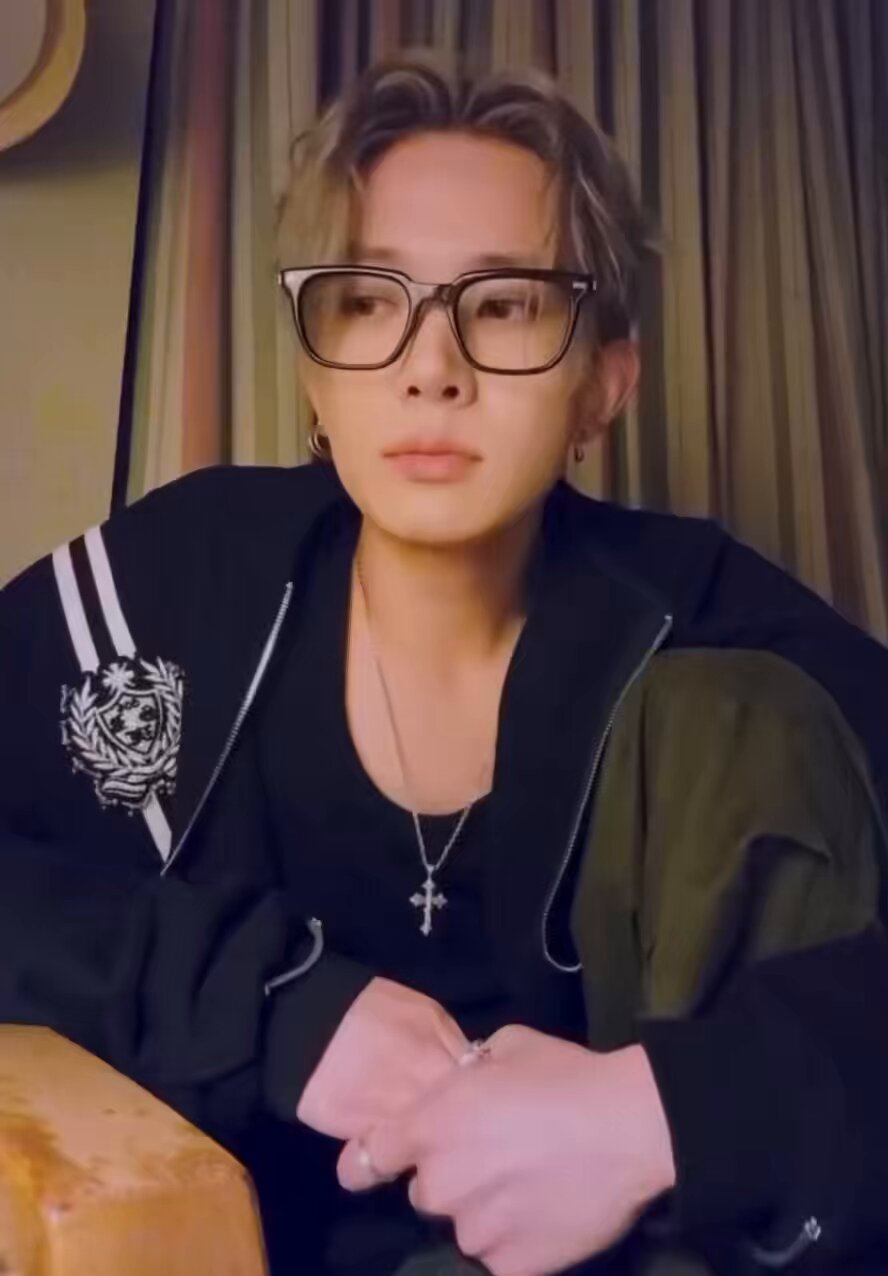 heeさま✨ Park Hyo Shin- Marie Claire 2025 Special Edition [Choose