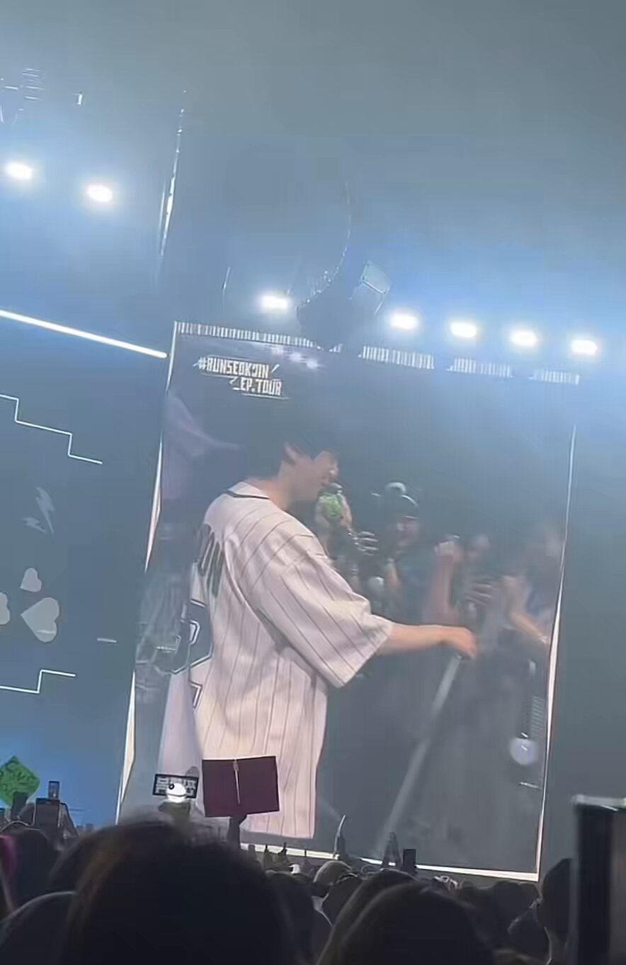 BTS JIN 大型バナー BTS JIN】ジンの大型ビジュアルが渋谷に出現 LANEIGEが6/23より