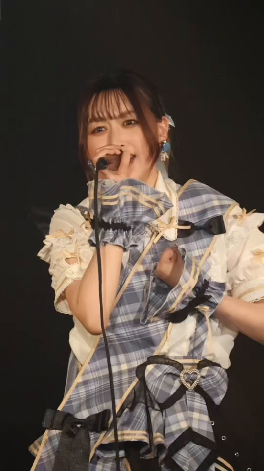 メイベル直筆サイン入り超大型写真…Mabel…イギリスのシンガーソングライター 佐川 真由 on X: 