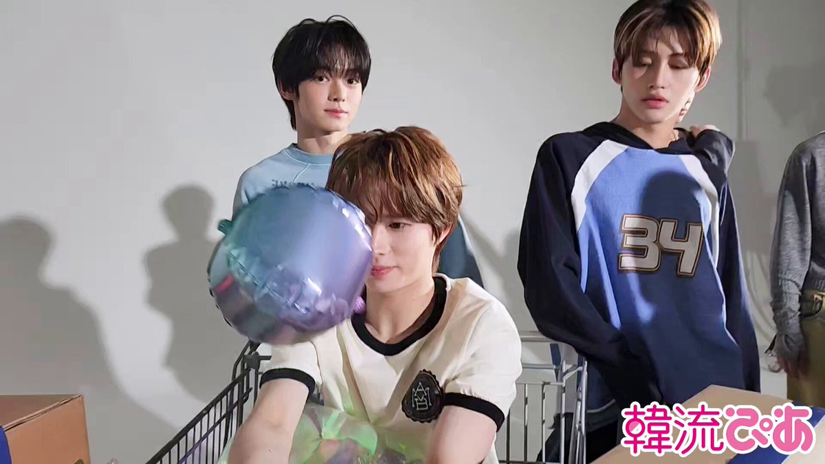 BTS 韓流ぴあ 本日発売 #韓流ぴあ 11月号 表紙は #ジェヒョン （ #NCT