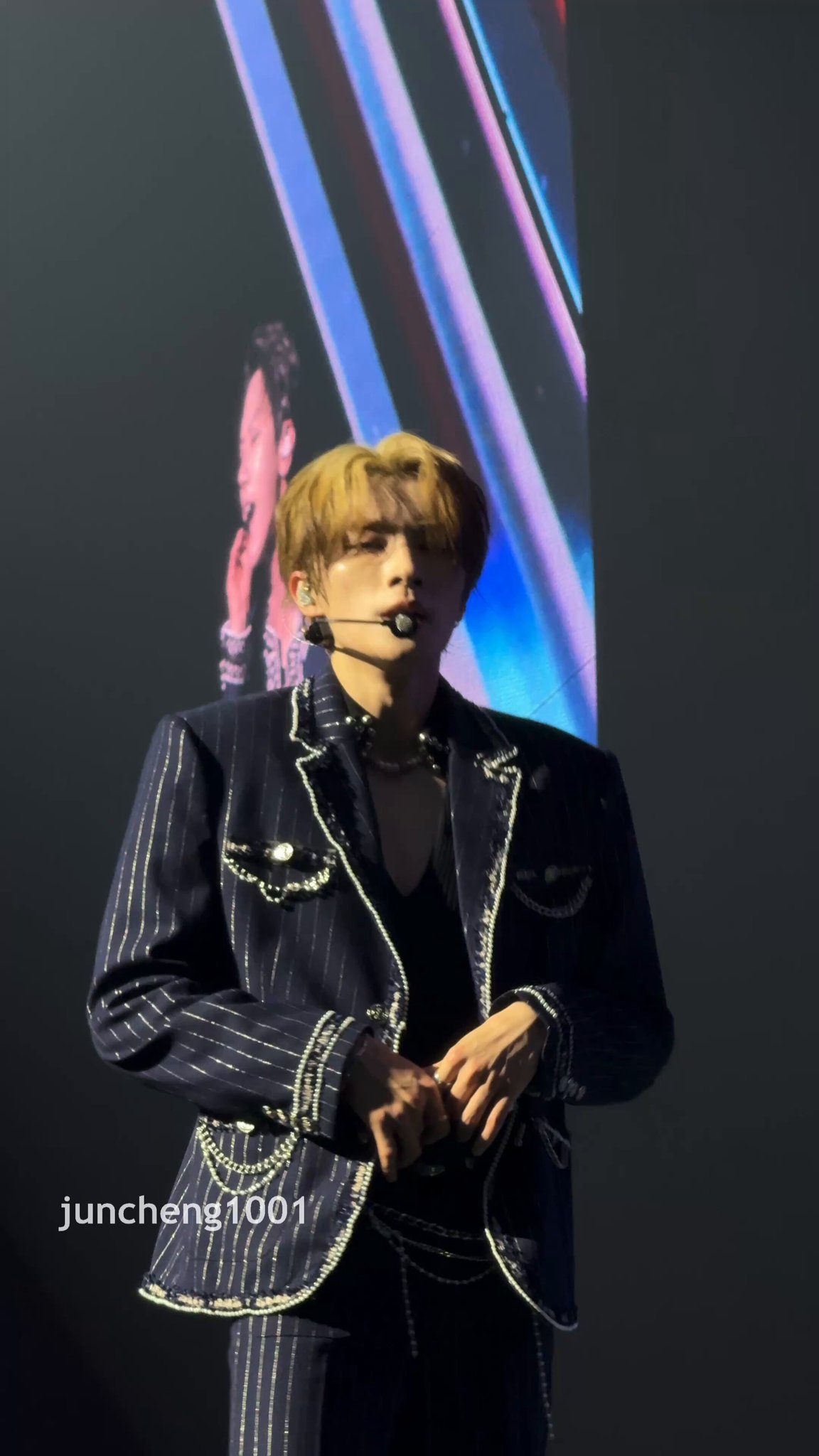 WayV solo yizhiyu 一直娯 テン サイン会 4枚セット 2025年最新】yizhiyu テンの人気アイテム - メルカリ