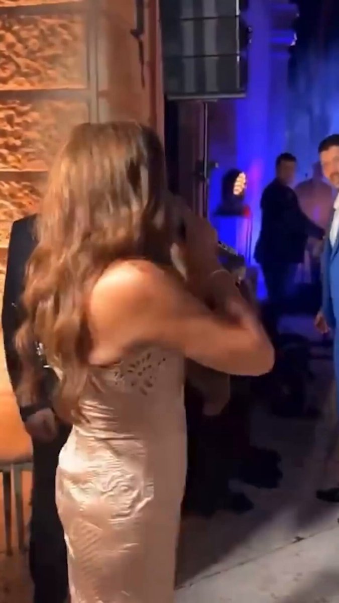 إليسا تحتفل بالعروس يومي والعريس غورهان كيزيلوز مع أجمل إحساس 