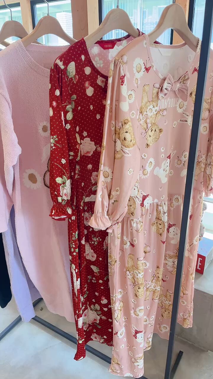 売り切り！♡♡PINK HOUSE♡薔薇刺繍マントコート♡ PINK HOUSE (@pinkhouse_staff) / X