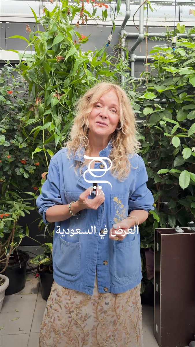 من عاصمة الموضة الاسكندنافية كوبنهاغن خلال أسبوع الموضة، ترافق مجلة "هي" مدونة الموضة حصة حسن لاكتشاف المجموعة الجديدة لعلامة الأزياء الدنماركية. Munthe. بتوقيع المصممة الدنماركية نايا مونته التي عكست الطبيعة في فنّ حيّ بهذه المجموعة. تصميماتها تنبض ببصمة الأزهار والأوراق، بروحٍ حرفيّة مدهشة. والآن، تحلم بعرضها في السعودية، حلم سيكون شرفًا كبيرًا لها وسوقًا واعدة لموهبته 