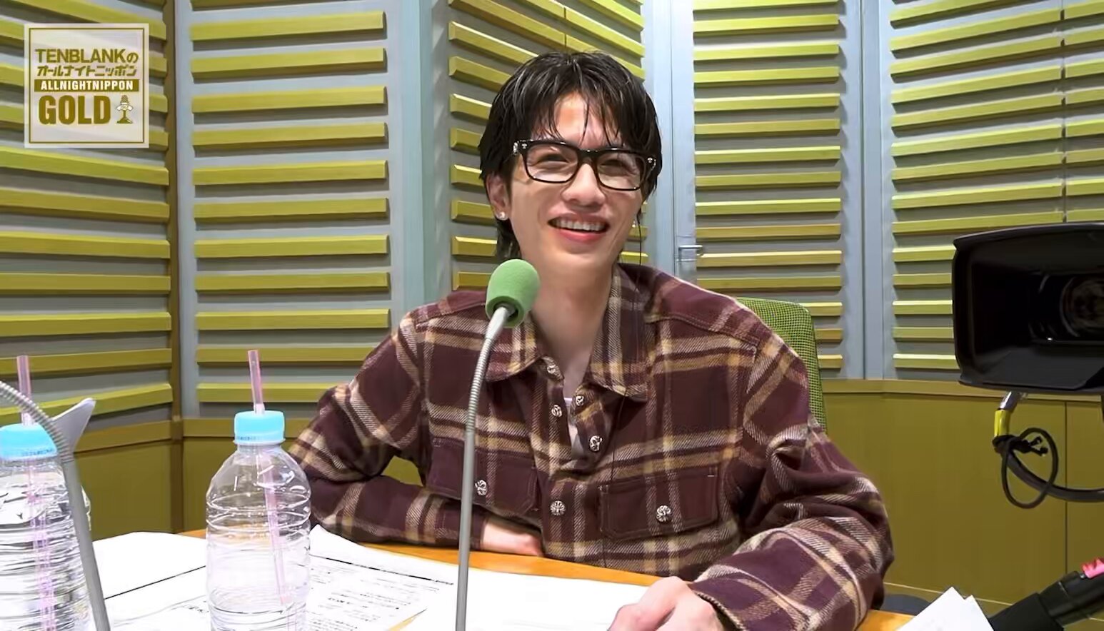 【大型配送タイプ】佐藤健さん掲載2ページ（ポスターサイズ）#5578 BIGサイズでまるごと一冊「佐藤健＆渡邊圭祐」DVDや特大ポスター