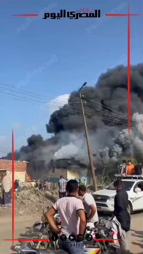 حريق هائل يلتهم مصنع ملابس على طريق بشبيش بالمحلة الكبرى 