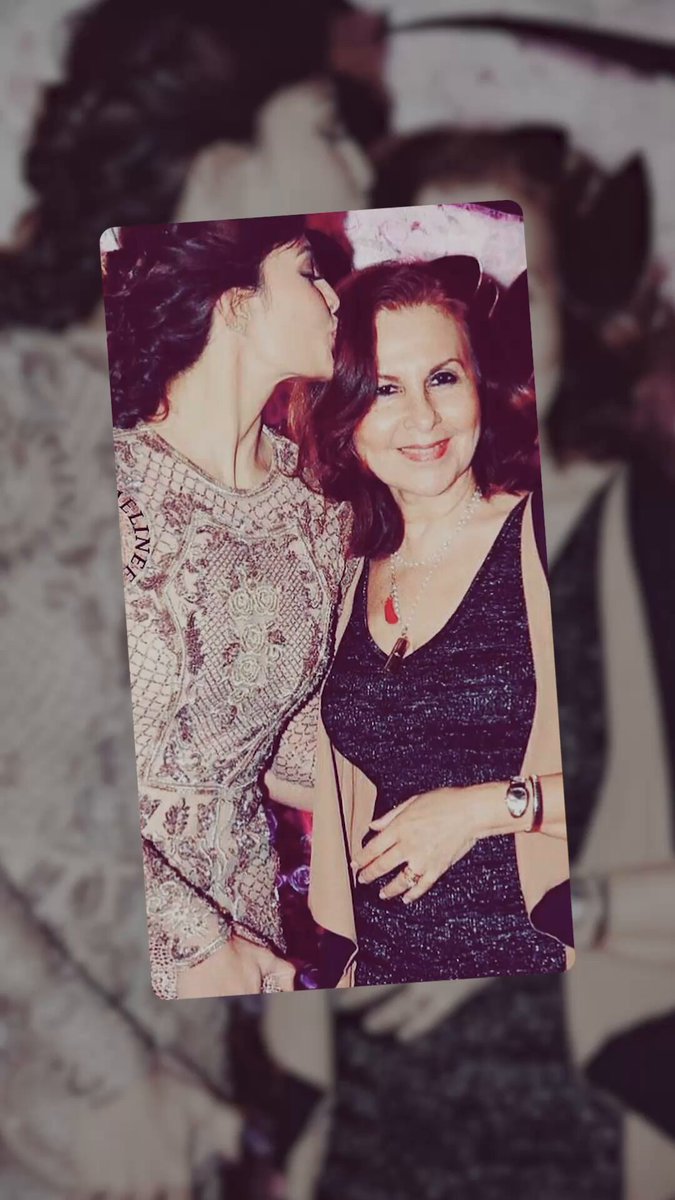 جاكلين فيرنانديز ووالدتها.. علاقة صداقة استثنائية جمعت الأم بابنتها، كانت السند والملهمة والمقربة إلى قلبها، رحيلها ترك فراغاً كبيراً، وأصبح أحد أقسى المواقف التي واجهتها نجمة بوليوود 