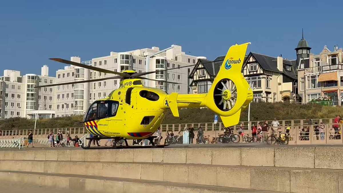 Reanimatie na zwemmer in mui bij Scheveningen