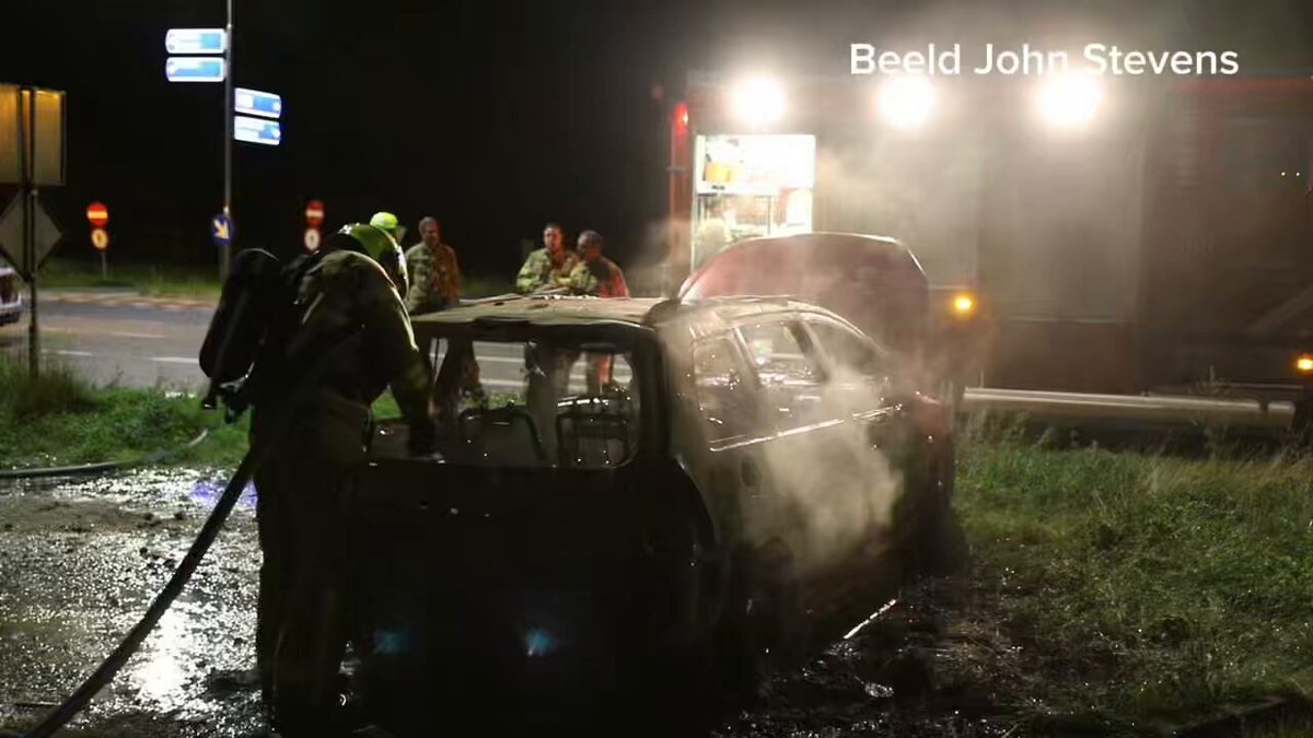 Voertuig volledig uitgebrand op de Loenenseweg