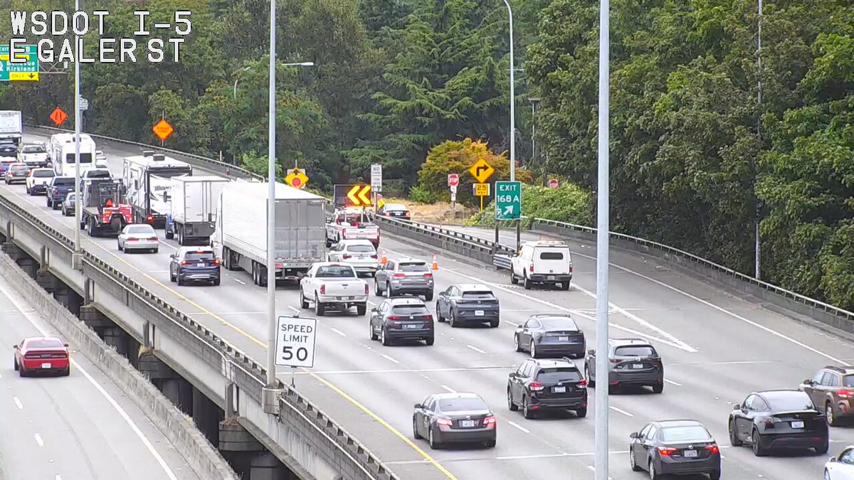Đi lên: Làn đường bên phải của NB I-5 được đóng