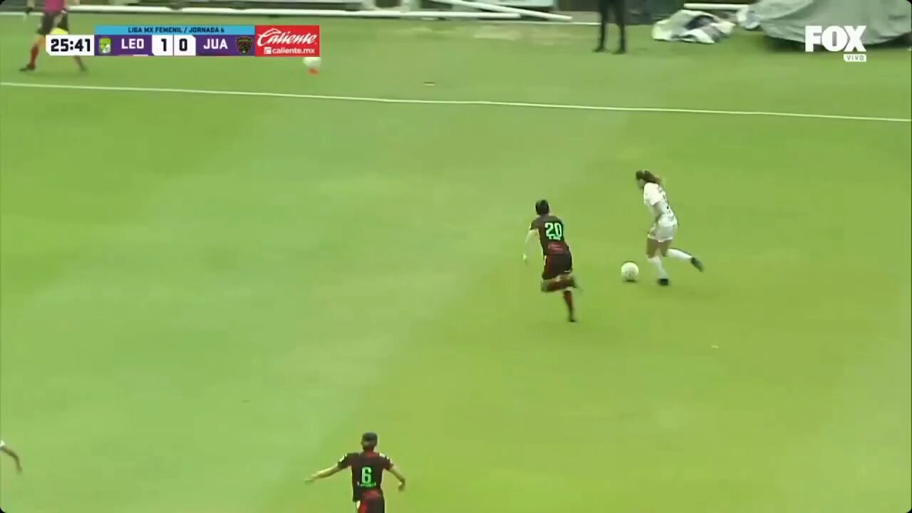 Así remató Mayalu para poner el segundo de las locales y su doblete...