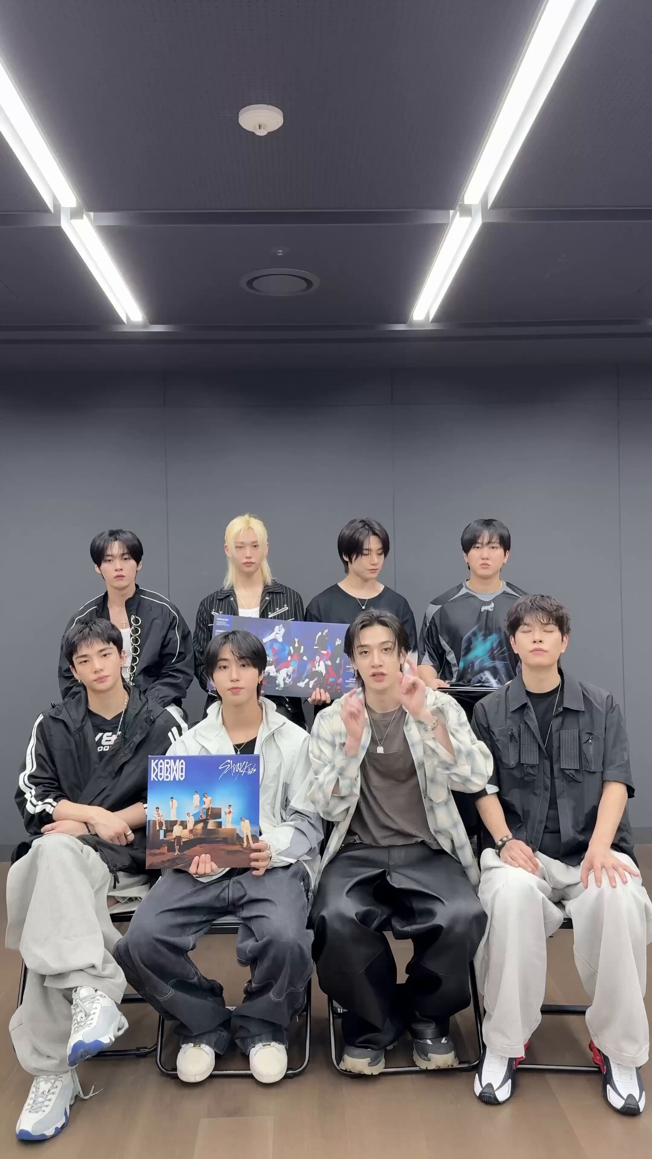 即発送 CHI:SKZ:8ページ 即発送 CHI:SKZ:8様専用ページ - メルカリ