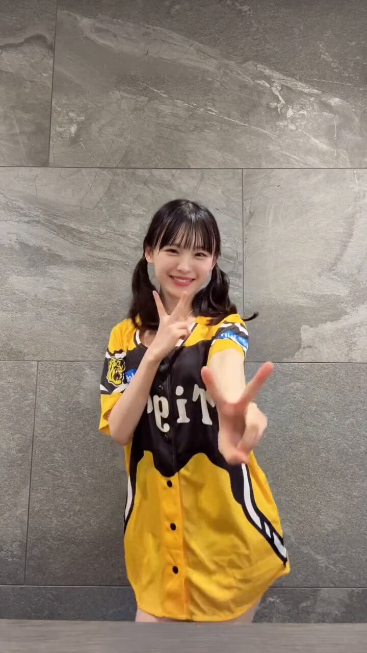 NMB48 - 新澤菜央 クリスマスパーティ 直筆生写真 NMB48・新澤菜央が「Ray」専属モデルに決定「“あざとかわいさ
