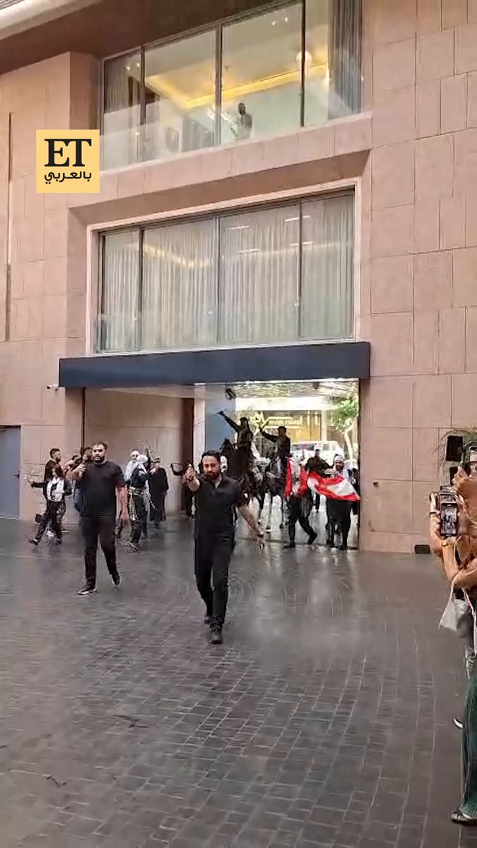 بالدبكة و بالعريضة استقبال حافل ل أصالة في بيروت 