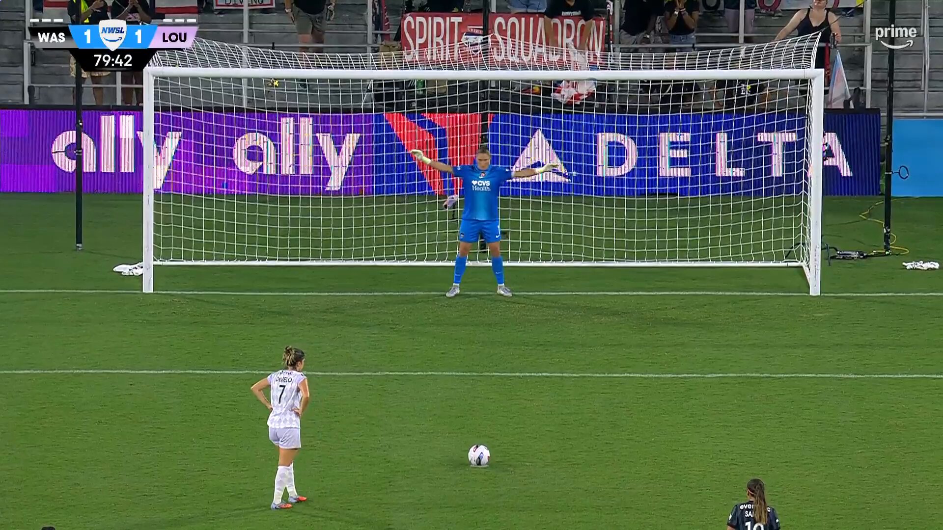 Buried from the spot.Sav Demelo gives Racing Lou the lead!