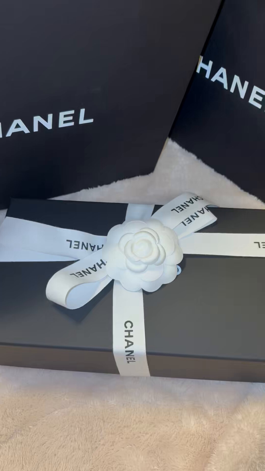 ❣️CHANEL♡マレーシア限定配布ピンバッジ♡Messageカ―ド等❣️ CHANEL シャネル ピンバッジ - メルカリ