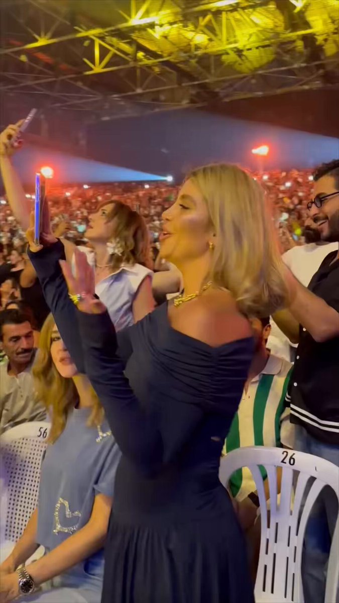 تفاعل نور علي مع أغنية "شكراً" ل أصالة خلال حفلها في بيروت الليلة 