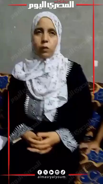 ثمن الحقنة 150 مليون جنيه.. سيدة تستغيث لعلاج ابنها من ضمور العضلات بالمنيا. تصوير: صهيب حمزاوي 