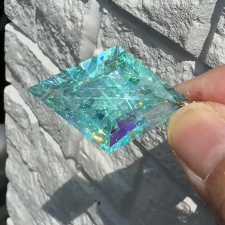 🌈💎光とガラスのコラボ 虹の結晶 モナジー工房 (@fergusonite) / X
