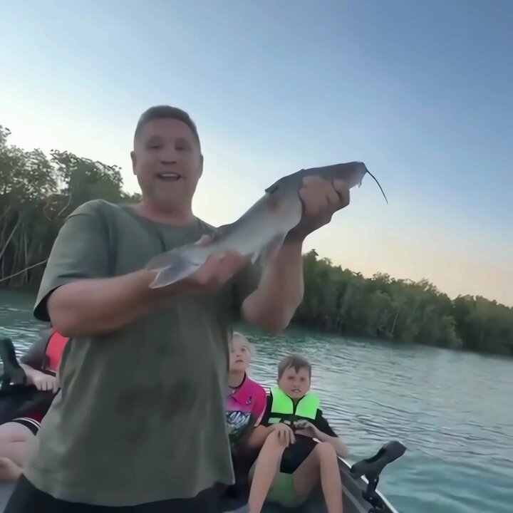 Be Eagle. Have Aura. Fish Will Fly to You. https://t.co/aPzyPPSybN