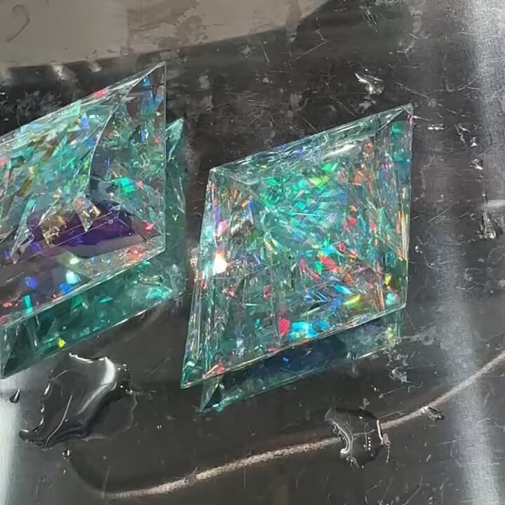 モナジー工房　虹の結晶 ムーンボウ 菱形 ペンダント ガラスアクセサリー モナジー工房