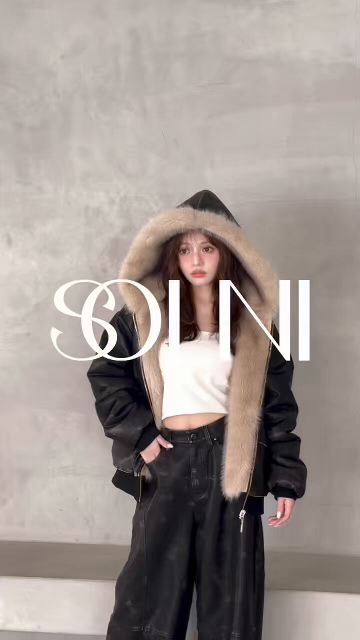トップス　パット入り　ちぃぽぽ　SOLNI SLY | OFFSHOULDER FRONT ZIP トップス (Tシャツ・カットソー